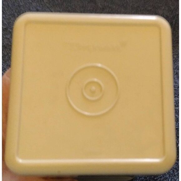 Tupperware Vintage Velveeta Cheese Cracker Keeper #1696-1 w/ Tray & Lid - Picture 5 of 6